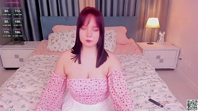 Snapshot of maya_suun chatting on 03.10.25 maya suun online show from 03.10.25