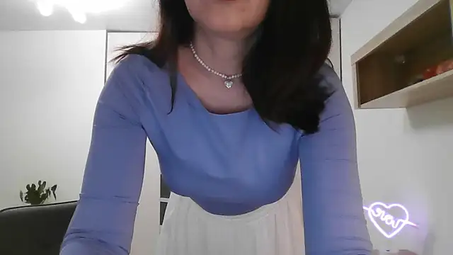 Victoria Glam online show from 02.04.25