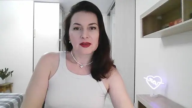 Victoria Glam online show from 02.06.25