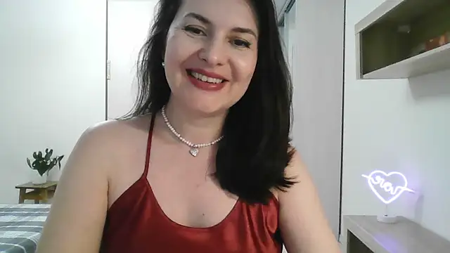 Victoria Glam online show from 02.07.25