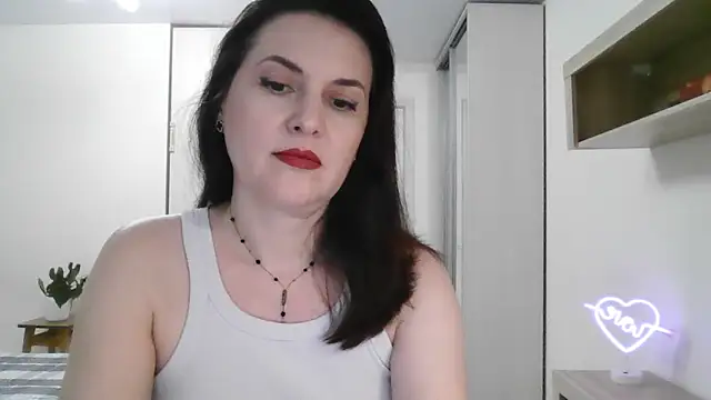 Victoria Glam online show from 02.17.25