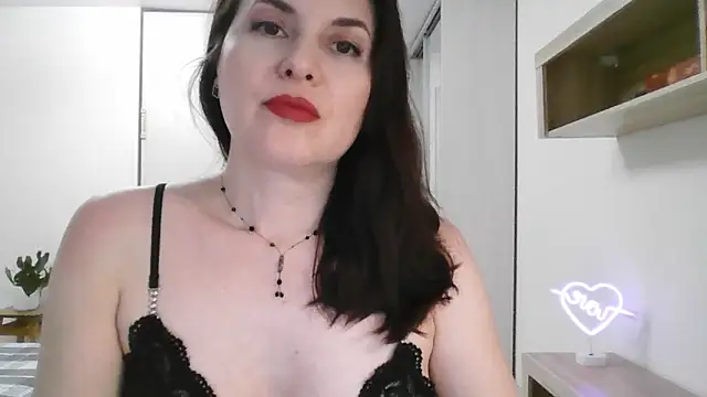 Victoria Glam online show from 02.17.25