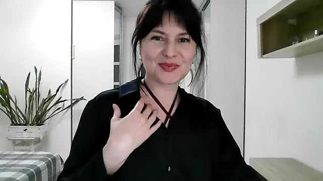 Victoria Glam online show from 09.18.25