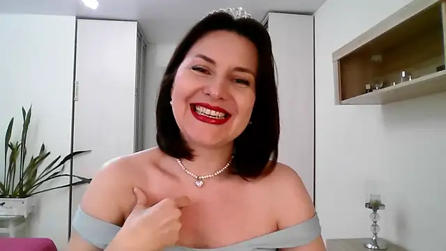 Victoria Glam online show from 04.14.26