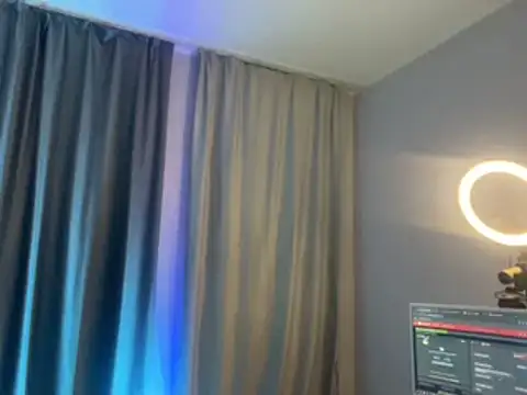 Snapshot of Molli_Luv chatting on 02.13.25 Molli Luv online show from 02.13.25