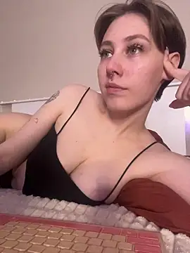 Snapshot of Molli_Luv chatting on 11.24.25 Molli Luv online show from 11.24.25