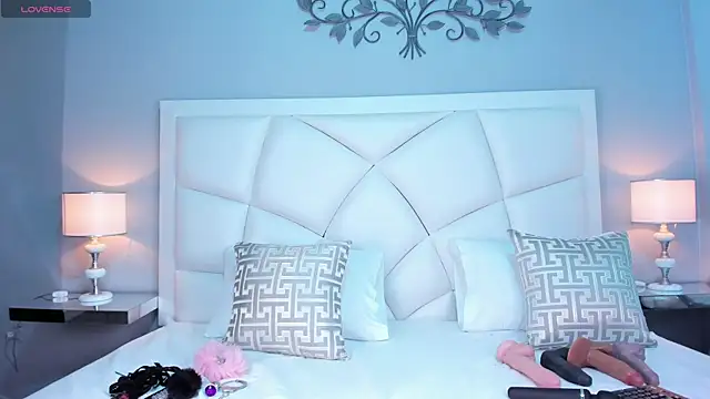 ZoeySnow online show from 03.13.25