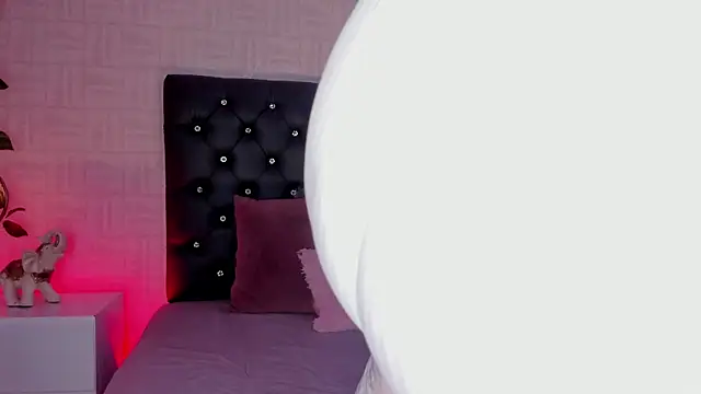 Hannah Jonhson online show from 02.01.25