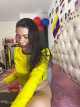 Snapshot of isabelajonesgl chatting on 06.13.26 isabelajonesgl online show from 06.13.26