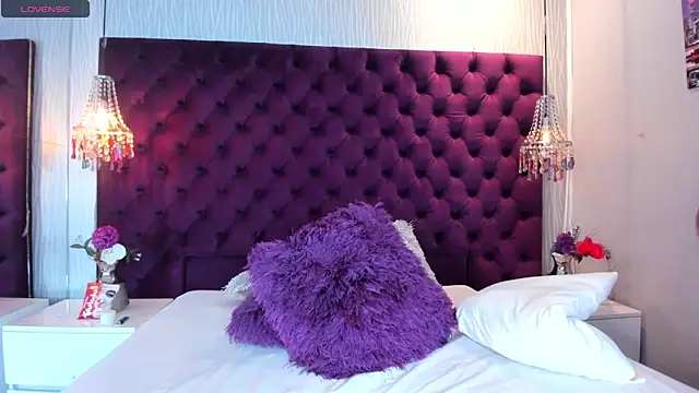 Snapshot of MeganCrow chatting on 01.29.25 MeganCrow online show from 01.29.25