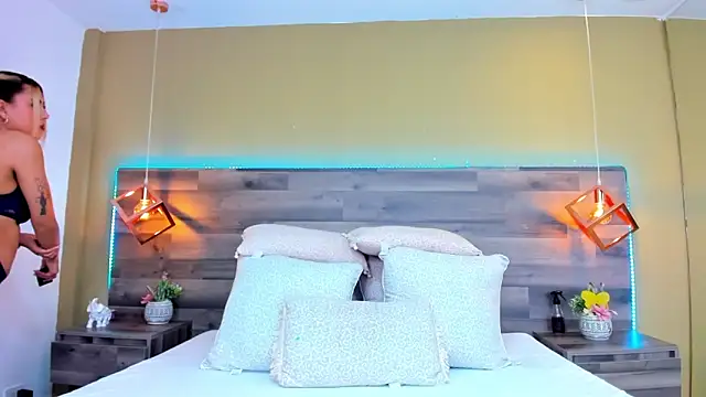 Snapshot of MeganCrow chatting on 03.10.25 MeganCrow online show from 03.10.25