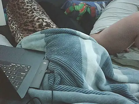 JuiicyASIAN online show from 11.21.25