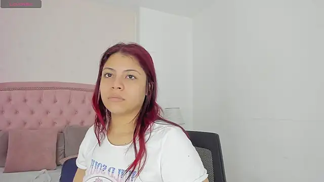 Snapshot of Kendall__Fox chatting on 09.12.25 Kendall Fox online show from 09.12.25