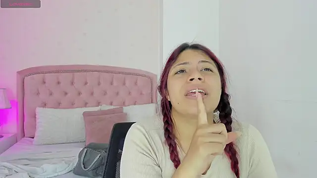 Snapshot of Kendall__Fox chatting on 10.26.25 Kendall Fox online show from 10.26.25