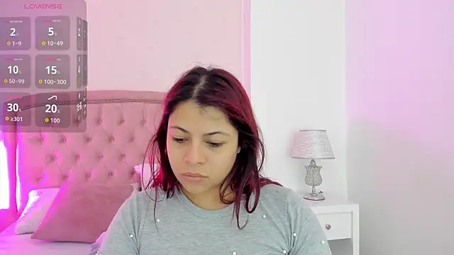 Snapshot of Kendall__Fox chatting on 11.12.25 Kendall Fox online show from 11.12.25