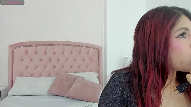 Snapshot of Kendall__Fox chatting on 11.27.25 Kendall Fox online show from 11.27.25