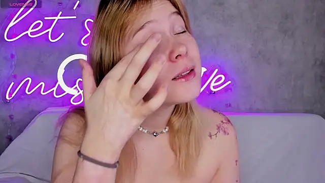 Snapshot of Amy_Kimberlly chatting on 09.24.25 Amy Kimberlly online show from 09.24.25