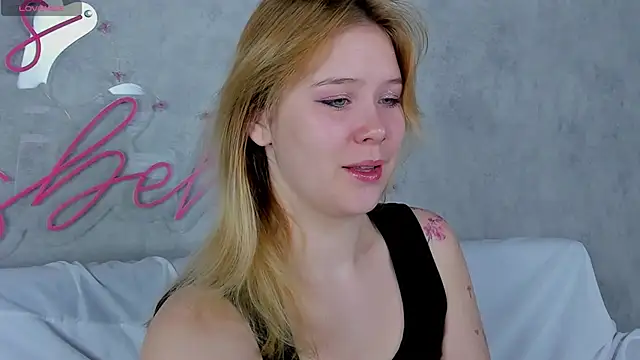 Snapshot of Amy_Kimberlly chatting on 09.30.25 Amy Kimberlly online show from 09.30.25