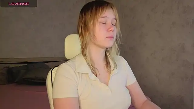 Snapshot of Amy_Kimberlly chatting on 11.12.25 Amy Kimberlly online show from 11.12.25