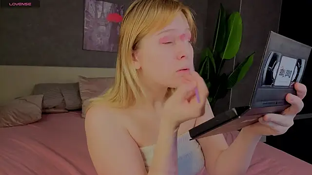 Snapshot of Amy_Kimberlly chatting on 11.27.25 Amy Kimberlly online show from 11.27.25