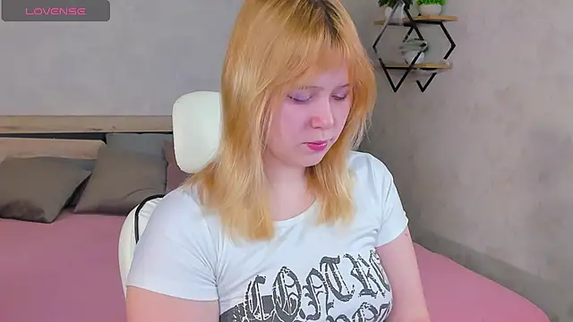 Snapshot of Amy_Kimberlly chatting on 11.29.25 Amy Kimberlly online show from 11.29.25