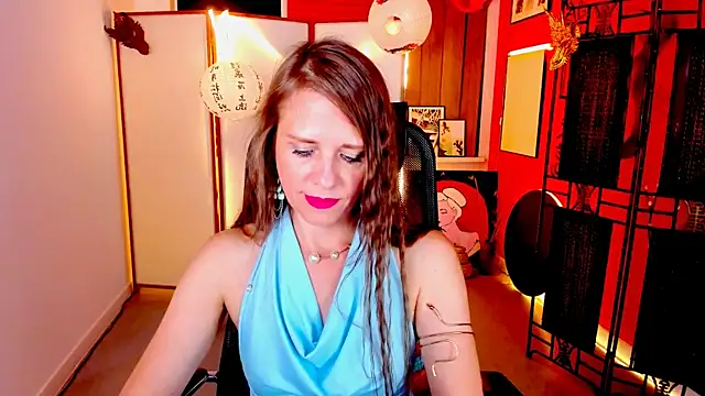 Snapshot of EmiliaBedy chatting on 06.08.26 EmiliaBedy online show from 06.08.26