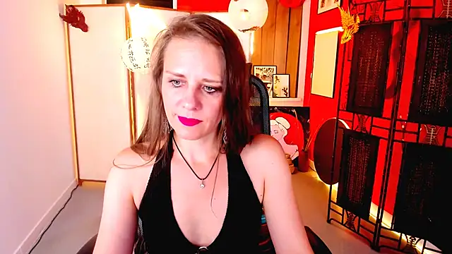 Snapshot of EmiliaBedy chatting on 06.10.26 EmiliaBedy online show from 06.10.26