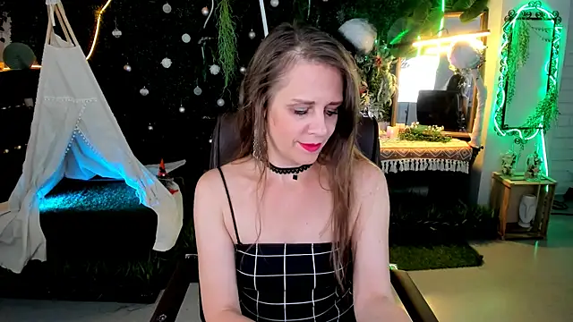 Snapshot of EmiliaBedy chatting on 06.15.26 EmiliaBedy online show from 06.15.26