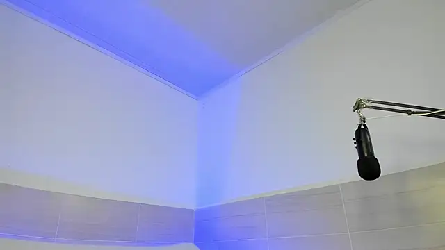 Ximena  1 online show from 02.20.25