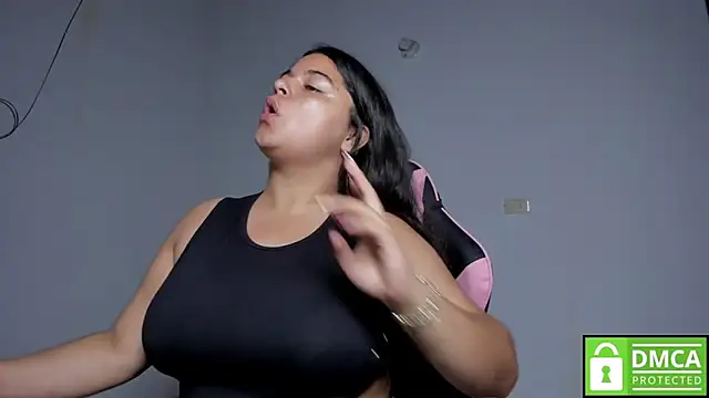 Snapshot of Little_Shaara chatting on 09.19.25 Little Shaara online show from 09.19.25