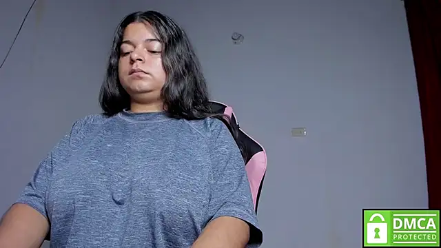 Snapshot of Little_Shaara chatting on 10.15.25 Little Shaara online show from 10.15.25