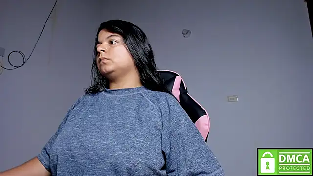 Snapshot of Little_Shaara chatting on 10.21.25 Little Shaara online show from 10.21.25