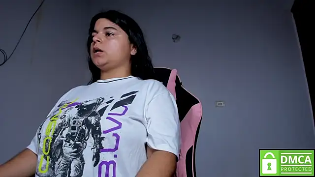 Snapshot of Little_Shaara chatting on 11.27.25 Little Shaara online show from 11.27.25