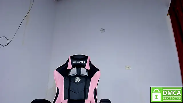 Snapshot of Little_Shaara chatting on 12.02.25 Little Shaara online show from 12.02.25