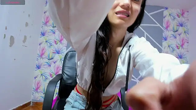 AmbarVanucci online show from 10.23.25