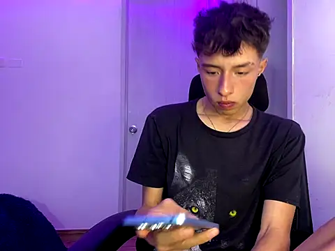 Snapshot of Juanmres chatting on 09.12.25 Juanmres online show from 09.12.25