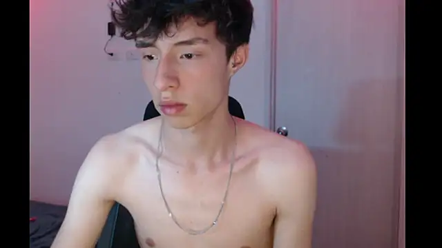 Snapshot of Juanmres chatting on 11.10.25 Juanmres online show from 11.10.25