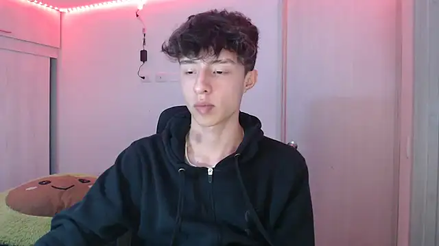 Snapshot of Juanmres chatting on 12.16.25 Juanmres online show from 12.16.25