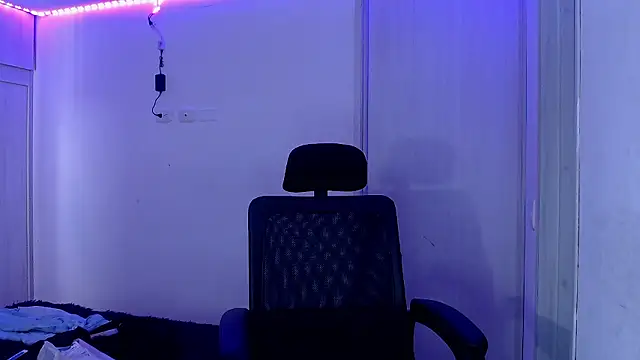 Snapshot of Juanmres chatting on 12.22.25 Juanmres online show from 12.22.25