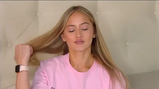 Snapshot of ur_wet_dreams chatting on 03.22.25 ur wet dreams online show from 03.22.25