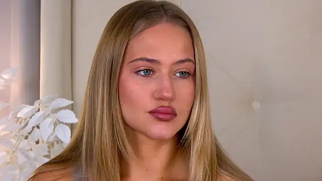 Snapshot of ur_wet_dreams chatting on 10.06.25 ur wet dreams online show from 10.06.25