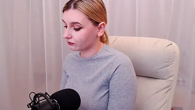 Snapshot of Freya_Celestial chatting on 02.24.25 Freya Celestial online show from 02.24.25