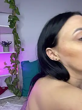 Snapshot of RaisaSalvi chatting on 02.15.25 RaisaSalvi online show from 02.15.25