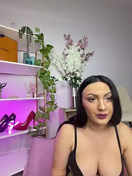 Snapshot of RaisaSalvi chatting on 03.14.25 RaisaSalvi online show from 03.14.25