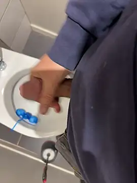 Snapshot of yannusgir33 chatting on 02.13.25 yannusgir33 online show from 02.13.25