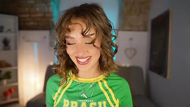 Snapshot of Clara_Nia chatting on 02.05.25 Clara Nia online show from 02.05.25