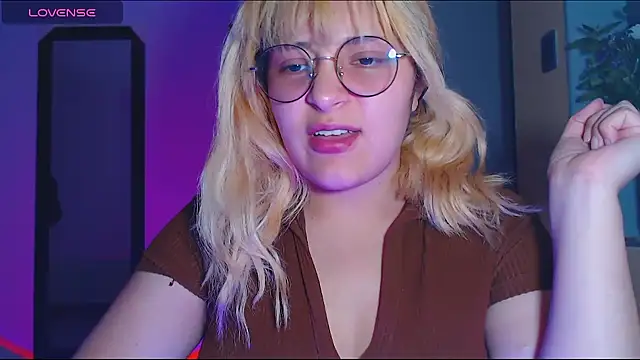 Snapshot of Hinako0Satorii_ chatting on 03.20.25 Hinako0Satorii online show from 03.20.25