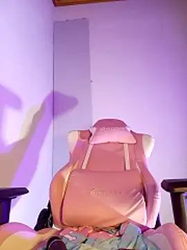 Snapshot of -Nicol chatting on 02.08.25 -Nicol online show from 02.08.25