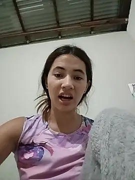 Snapshot of -Nicol chatting on 10.28.25 -Nicol online show from 10.28.25