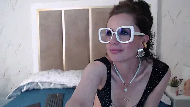 IsabelaWoods online show from 02.05.25